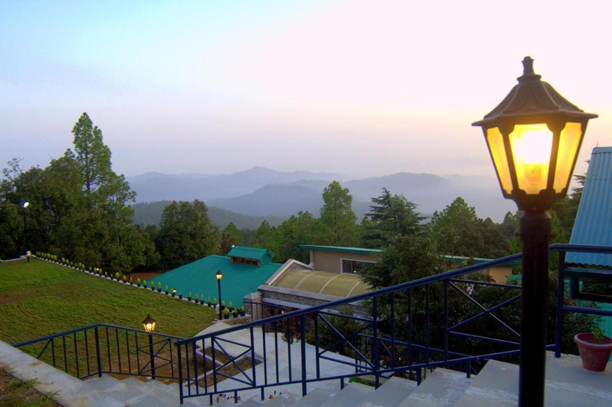 Blusalzz Escapade Anant Rasa Resort - Ranikhet Shitlakhet Bagian luar foto